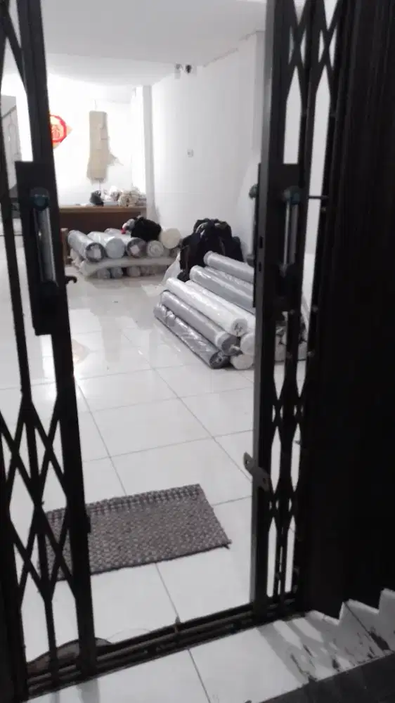 Host live wanita ( siang & malem