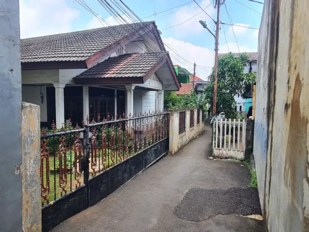 JUAL CEPAT HARUS TERJUAL, RUMAH TUA ASRI, LT 329 M2, JALAN RAYA RAWA KUNING, PULO GEBANG, CAKUNG, JAKARTA TIMUR