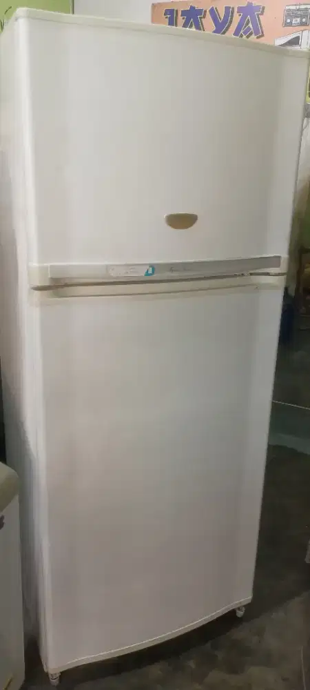 Jual kulkas Sharp super jumbo masih original+garansi satu bulan