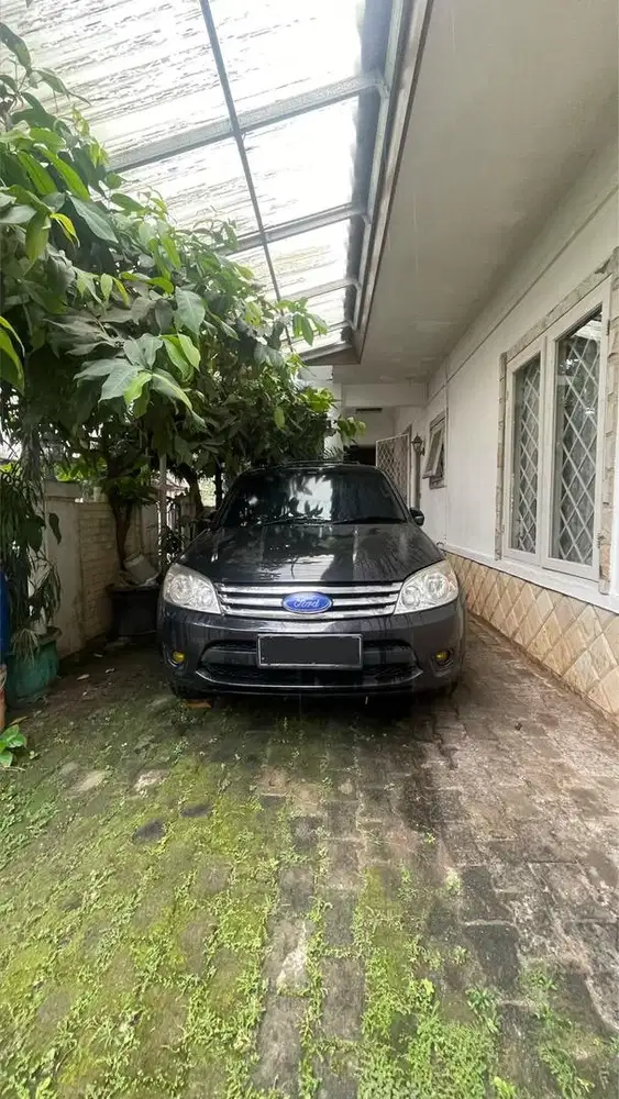 jual mobil ford escape 2010