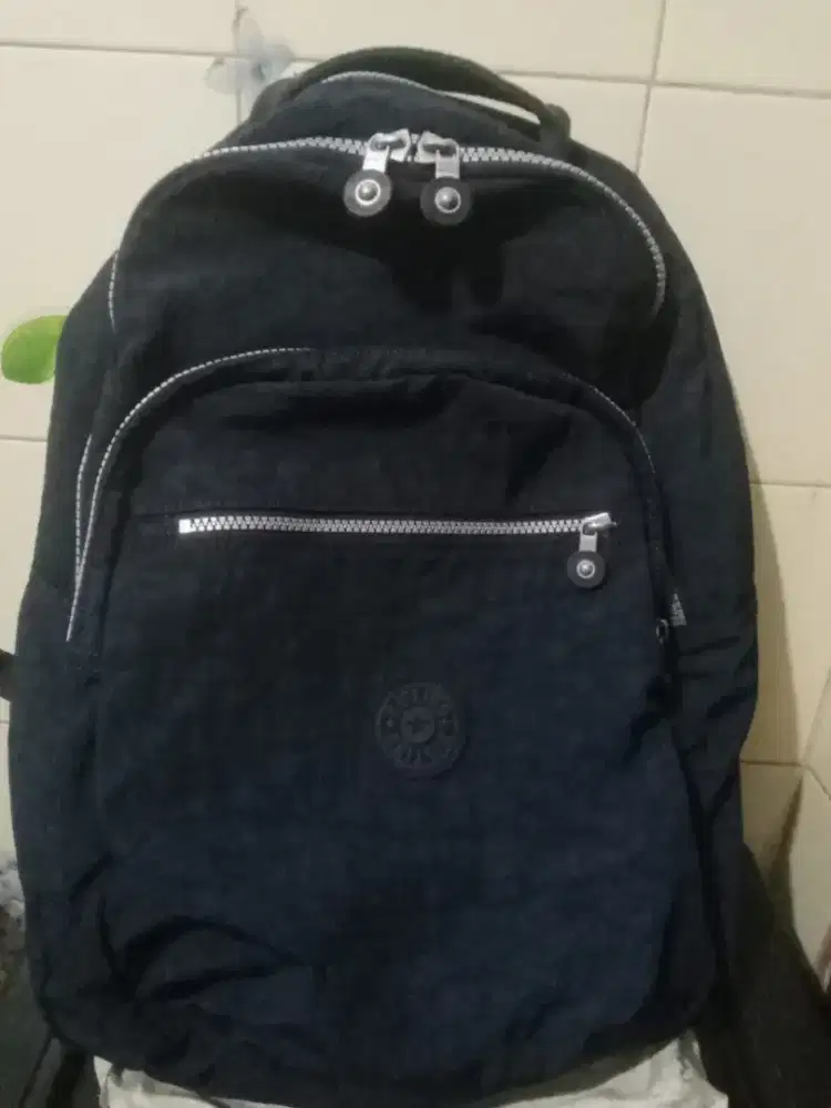 Tas ransel kipling lumayan gede bisa masuk laptop