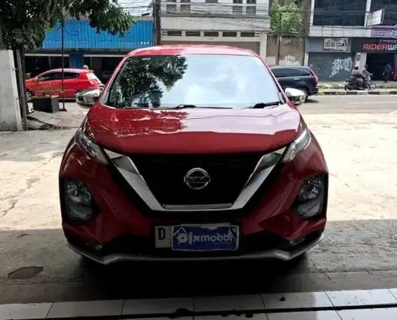 LOW DP Nissan Livina 1.5 VL Bensin-AT 2019 AIJ