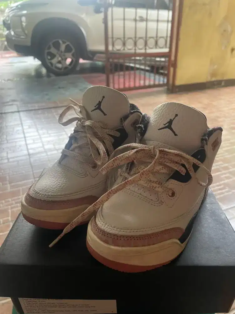 Dijual sepatu anak Jordan original
