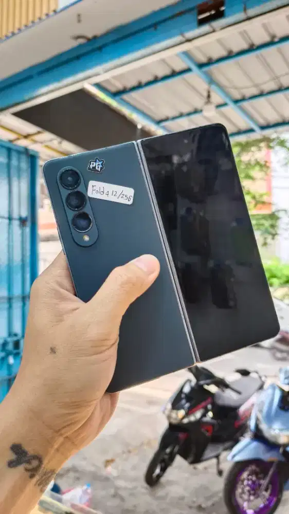 Samsung fold 4 12/256
