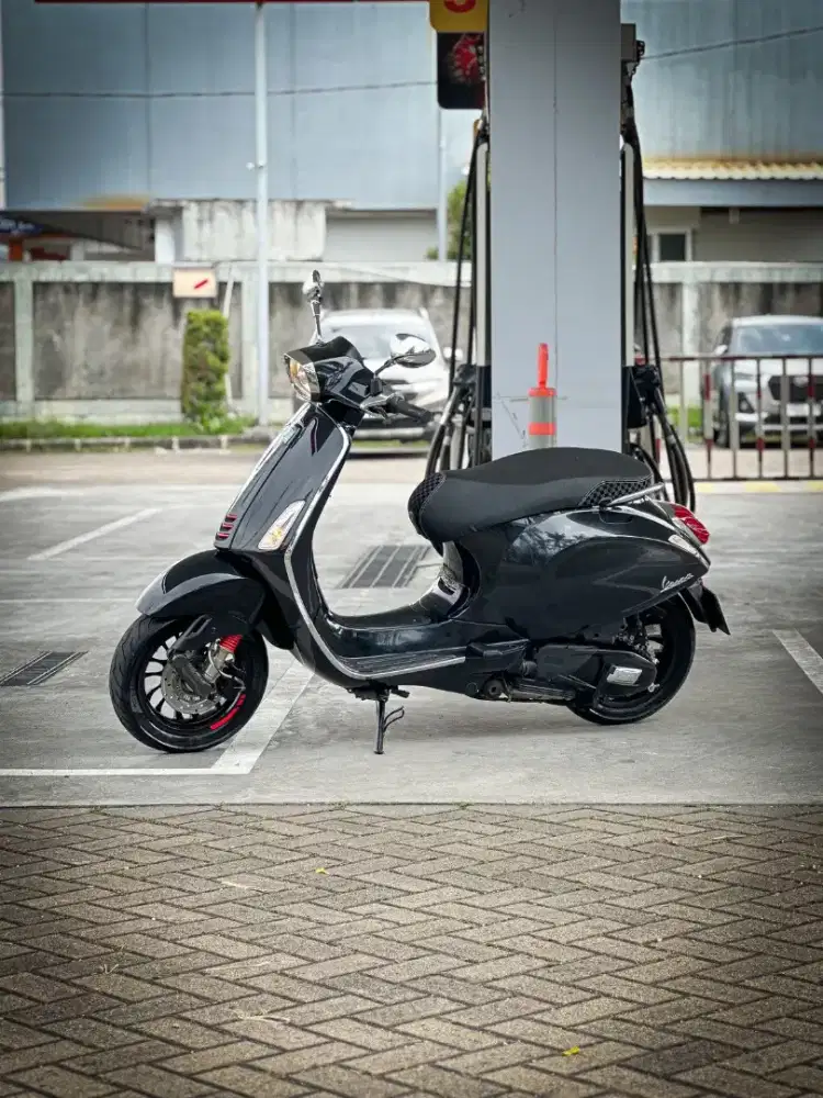 PIAGGIO VESPA SPRINT LIMITED CARBON 2018
