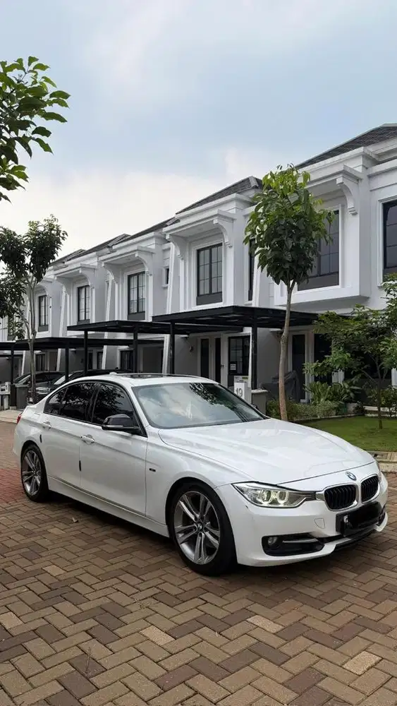 BMW 328i Tahun 2015
