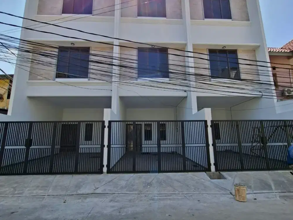 Rumah Baru Tanjung Duren Row 3 mobil. Jakarta Barat