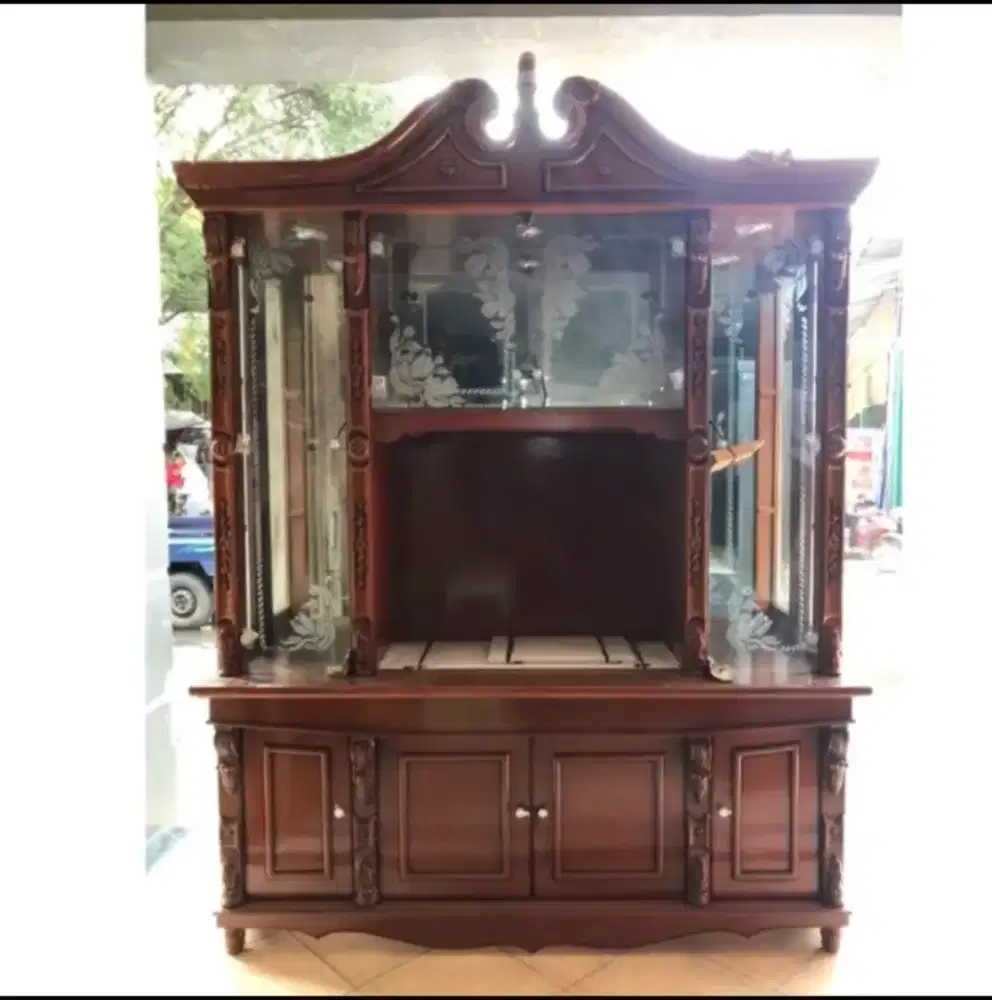 Dijual lemari pajangan