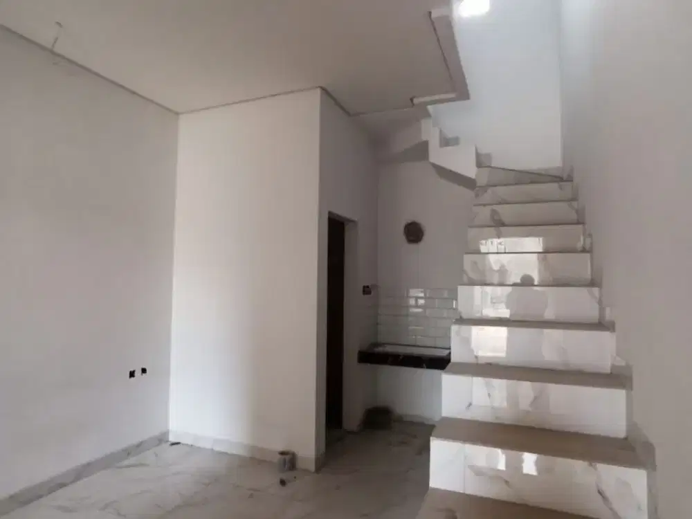 Rumah dijual Murah 2Lantai, Utan Kayu, Jakarta Timur dekat Golf Rawamangun