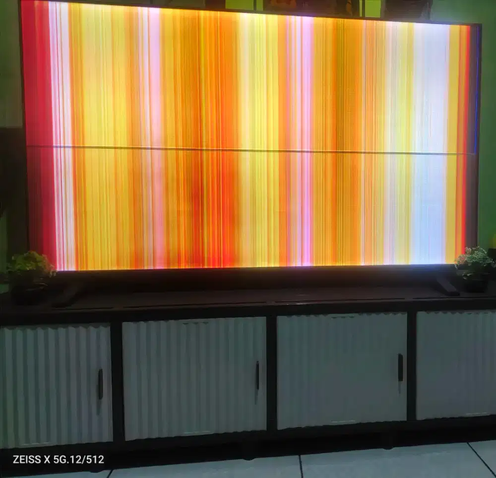 TOSHIBA SMART ANDROID TV 50 inch , LAYAR BERGARIS