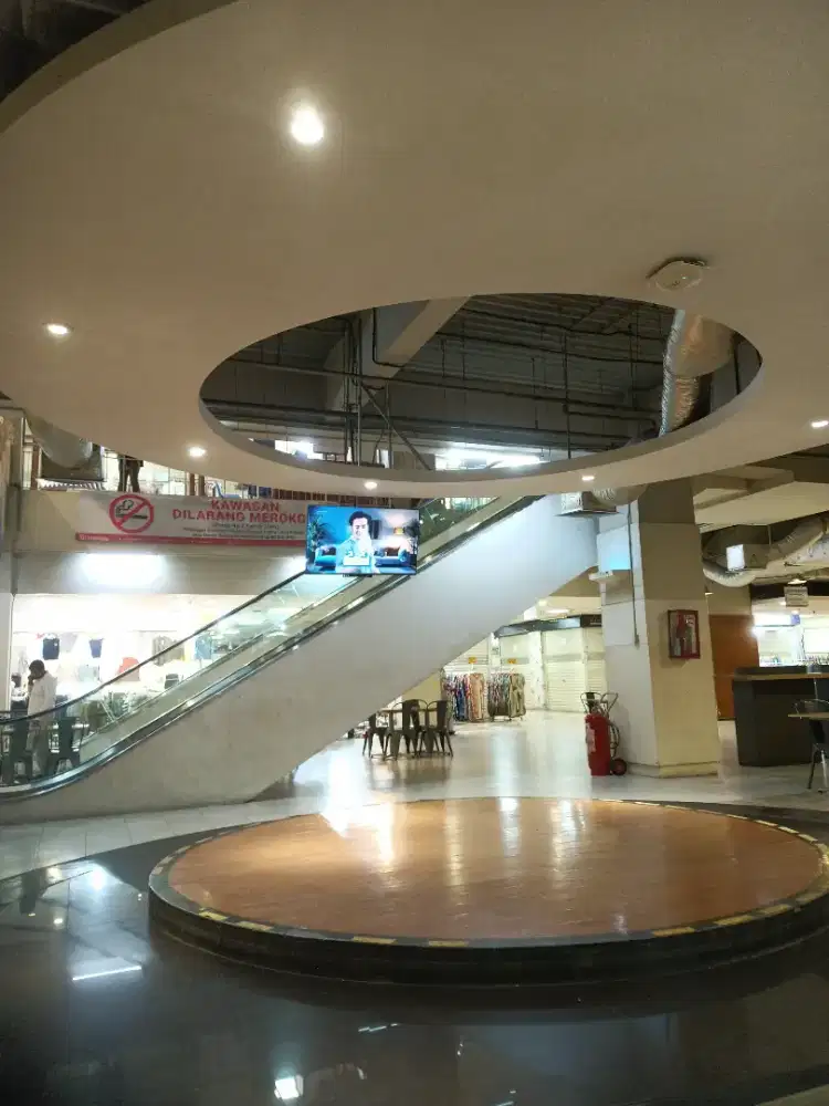 Lowongan Pekerjaan Pelayan dan Asisten