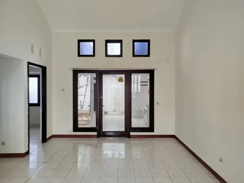 Disewa Rumah Nyaman Siap Huni Minimalis Lokasi di Kota Baru Parahyangan Bandung