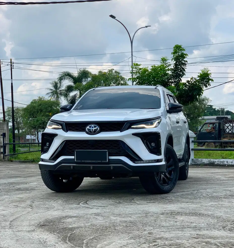 Toyota Fortuner VRZ 2.8 GR TSS AT 2025