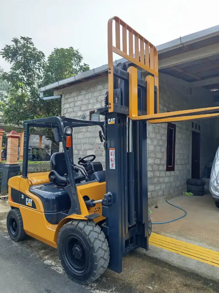 Forklift 3 Ton Caterpillar 2020 mast Threelift