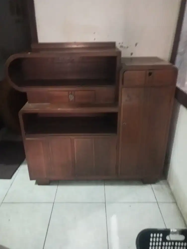 Lemari Bufet Zaman Dulu