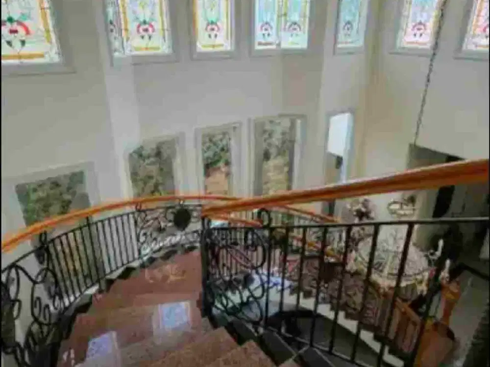 rumah mewah murah bonus furniture luas 350 di araya blok golf malang kondisi kokoh siap huni