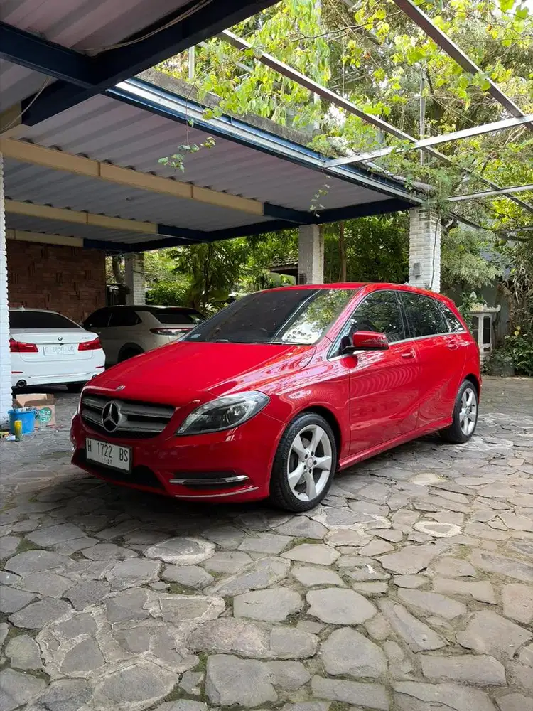 Mercedes Benz B200 tipe Sport th 2013