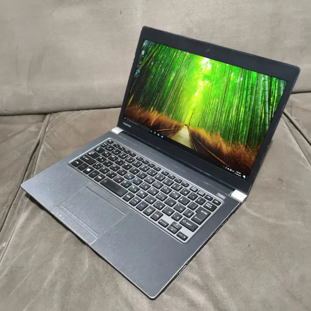 Laptop Murah Toshiba Core i5, Ram 8 GB, SSD 128 GB, Keyboard Nyala