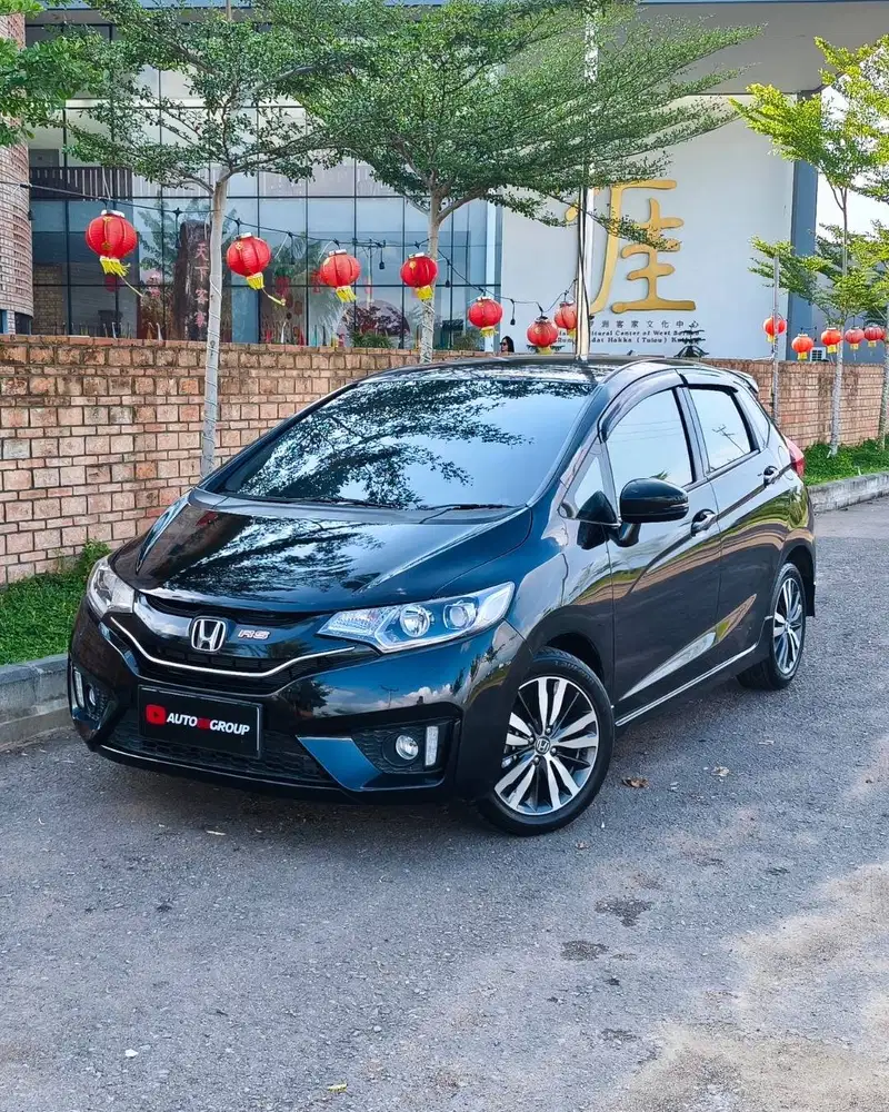 HONDA NEW JAZZ (HITAM) TYPE RS 1.5 Matic CVT (2015)