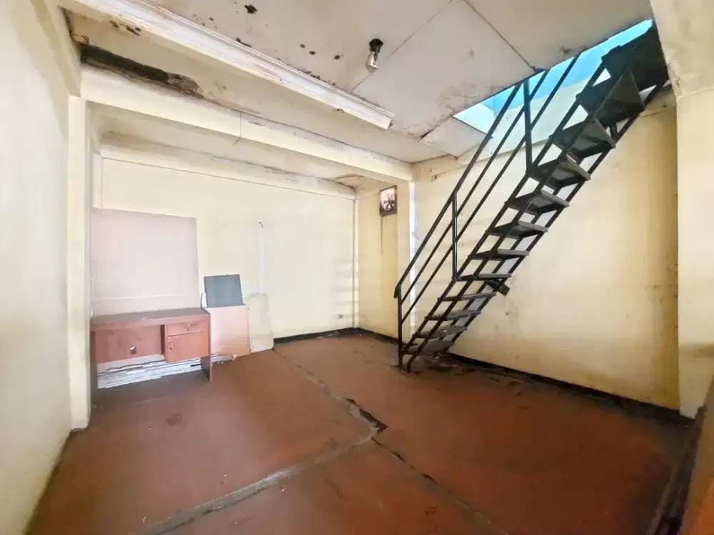 Ruko 3 lantai area strategis Jl Singosari Raya Pharmindo Cijerah