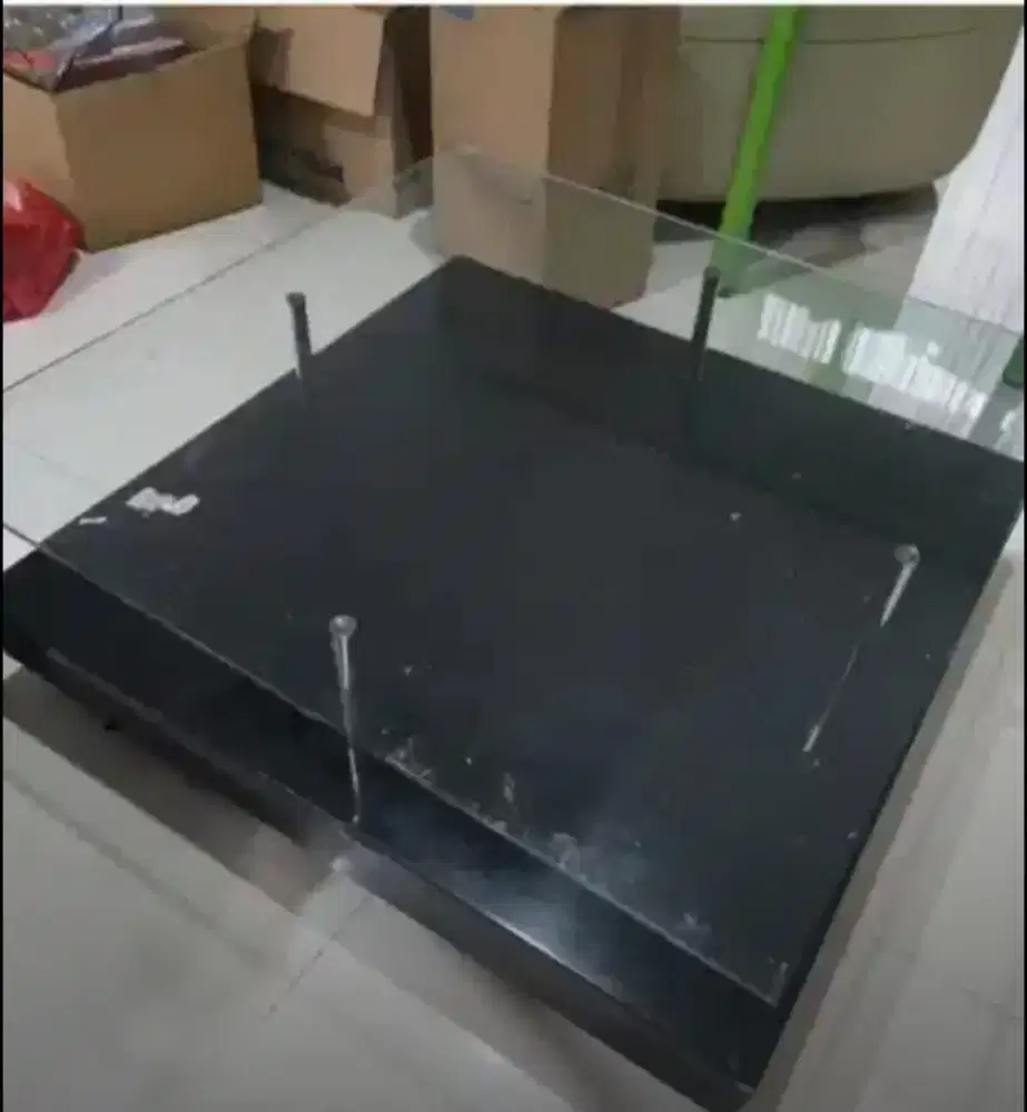 Jual murah aja meja CELLINI ukuran 110x110x40cm,harga 2,9jt bisa nego