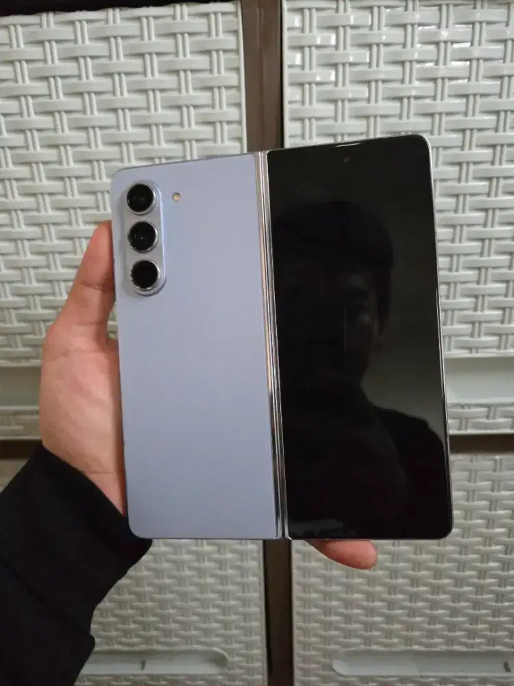 JUAL CEPAT Samsung Z Fold 5 512gb Icy Blue Resmi sein (-layar dalam)