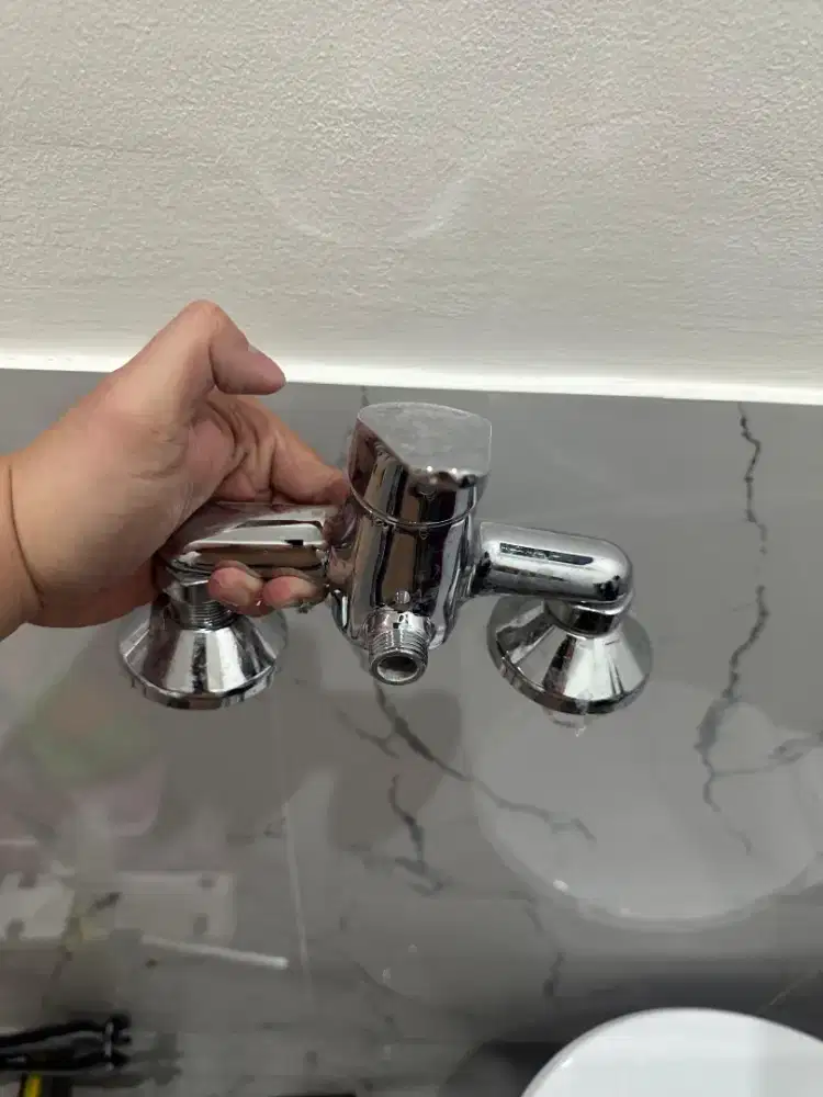 Kloset, wastafel, keran, sink