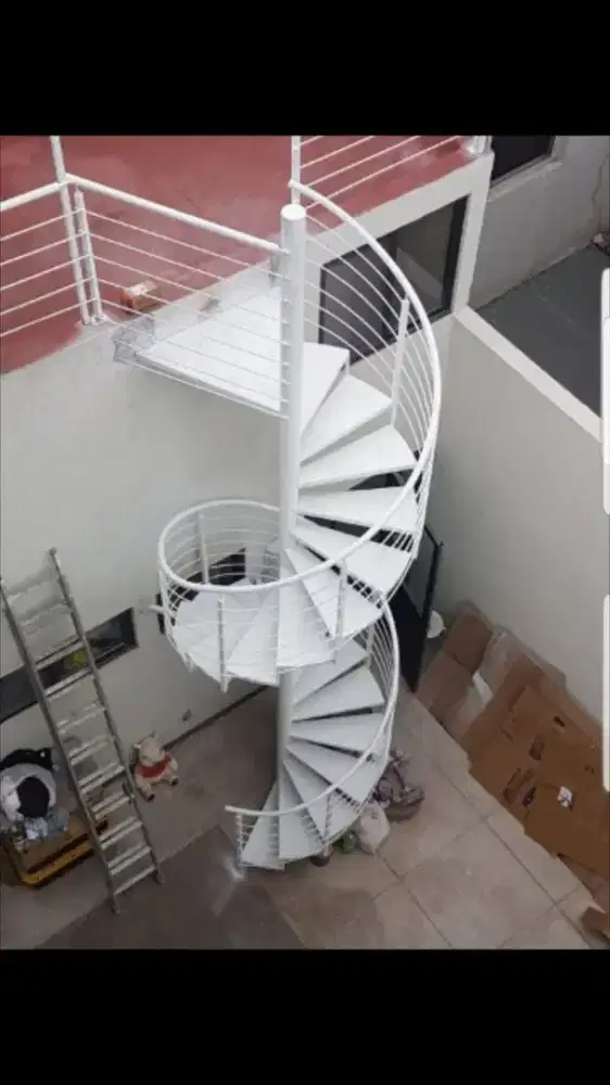 Tangga Putar Indoor atau Outdoor