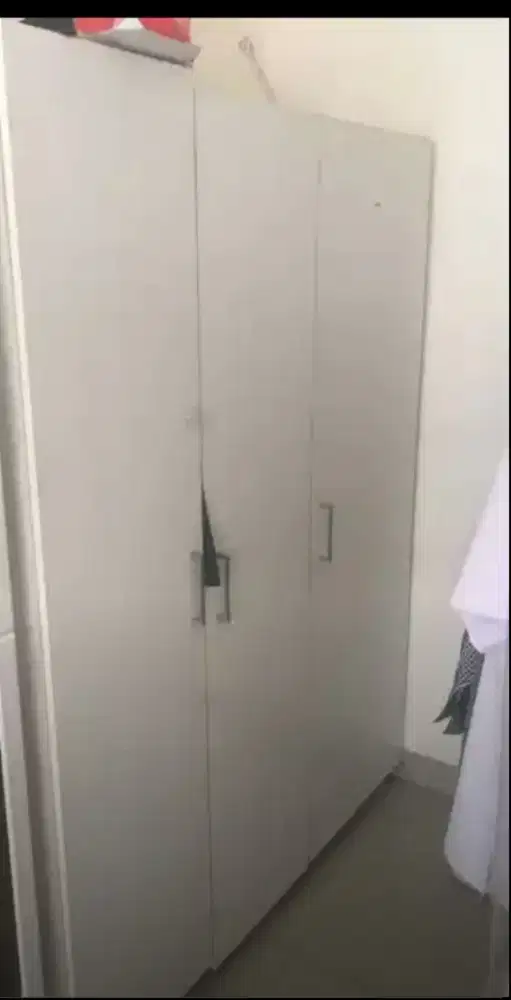 Lemari baju putih Ikea