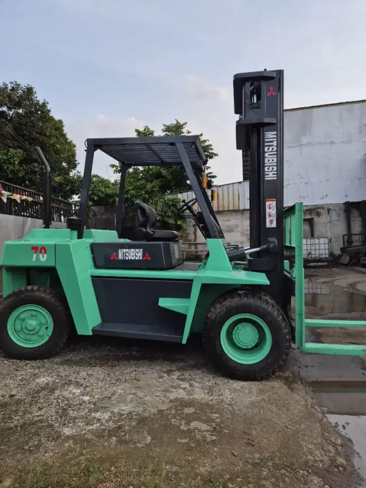 Forklift 7 Ton Mitsubishi siap kerja barang bagus