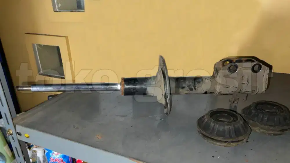 Shockbreaker depan Toyota Yaris 2018 SECOND