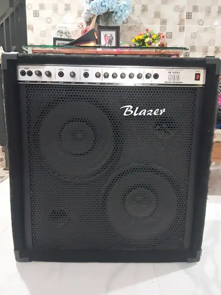 Amplifier keyboard .drum elektrik.vokal blazer kb600  speaker 12in x 2