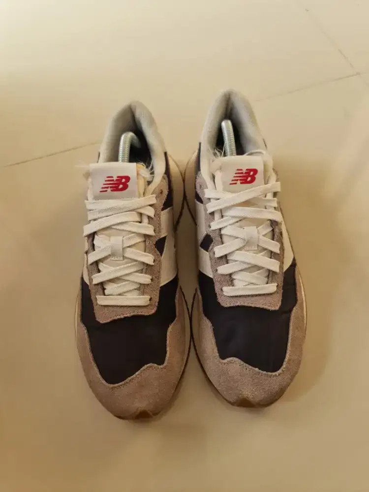 111. Sepatu Pria Running New Balance 237 Grey Navy Crem
Bekas Size: 43