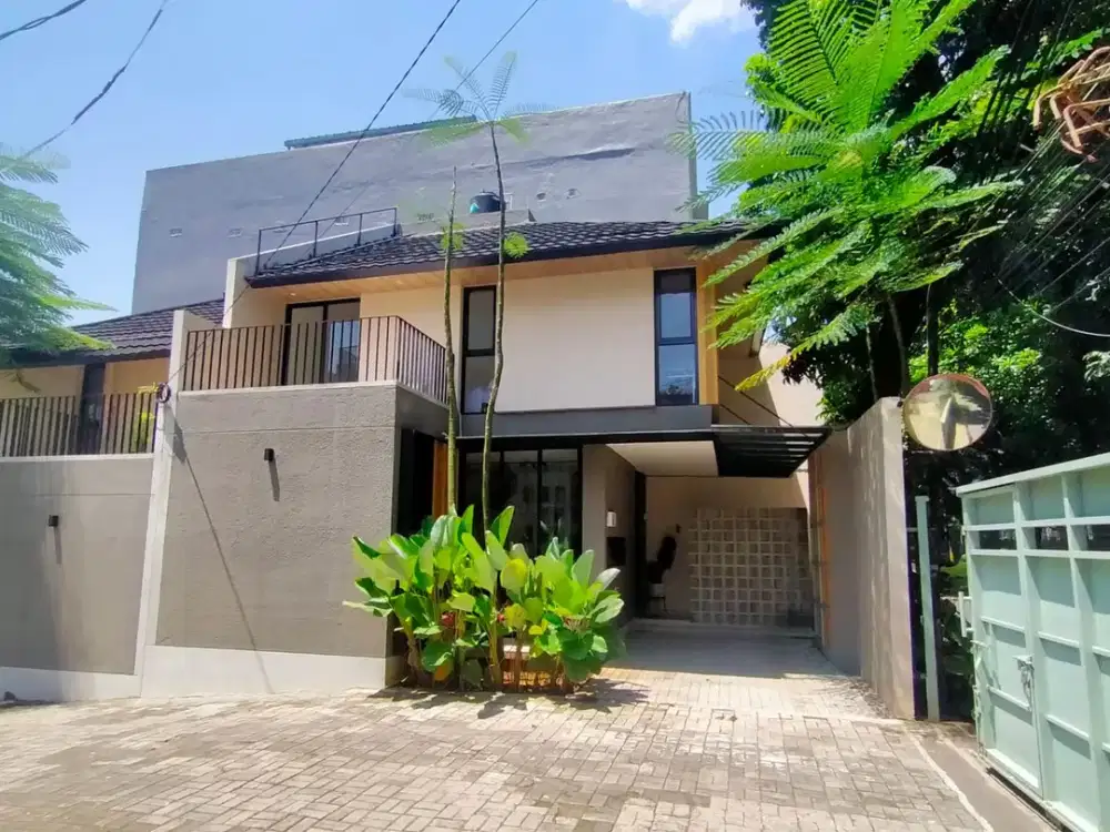Dijual Rumah Modern Style, dengan Pintu Gerbang Otomatis, Jagakarsa, Jakarta Selatan.