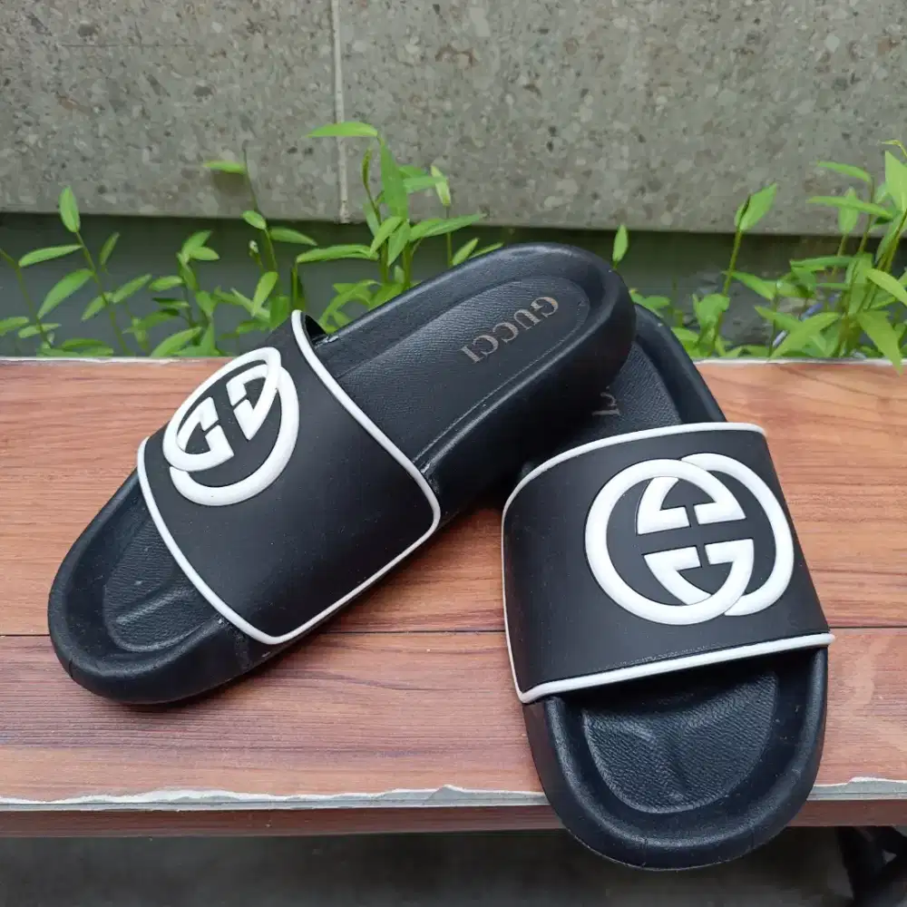 Slippers selop unisex sandal uniseks GC size 38