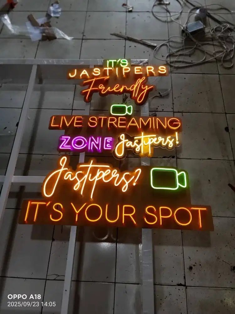 Neon flex//Papan nama//Neon box//Reklame//Acrylic//Murah