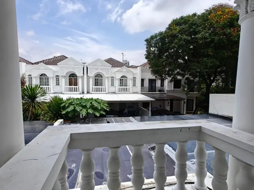 Di Jual Rumah Garden House Pik1 Unit Langka Uk 8X17m2, Furnish!