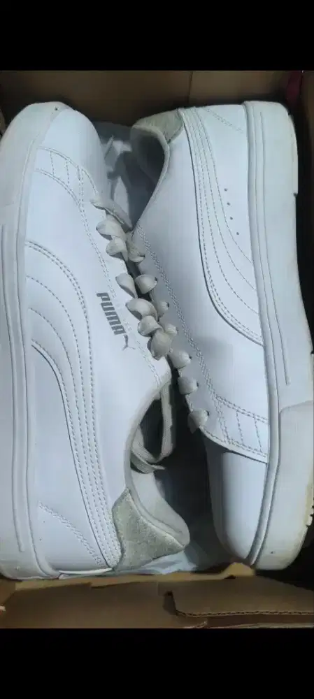 Sepatu PUMA putih Size 42