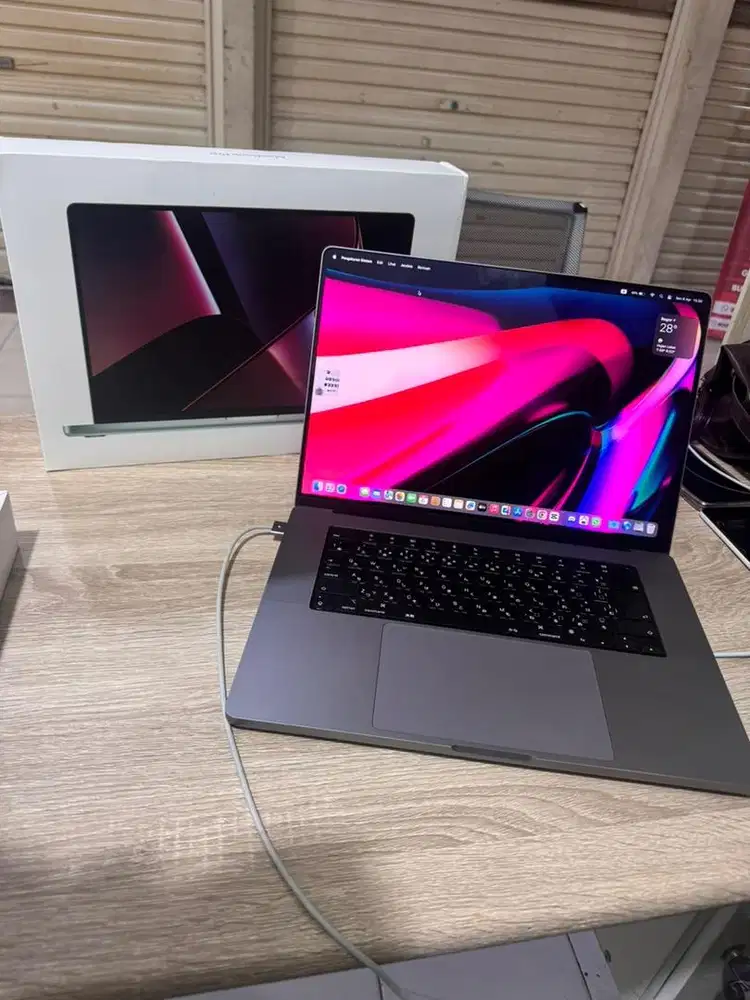 Macbook Pro M2 16/1TB Fullset Mulus 16inc