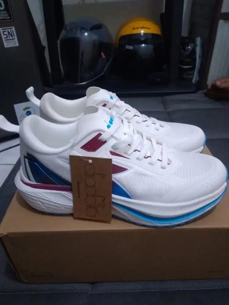 Sepatu diadora original
