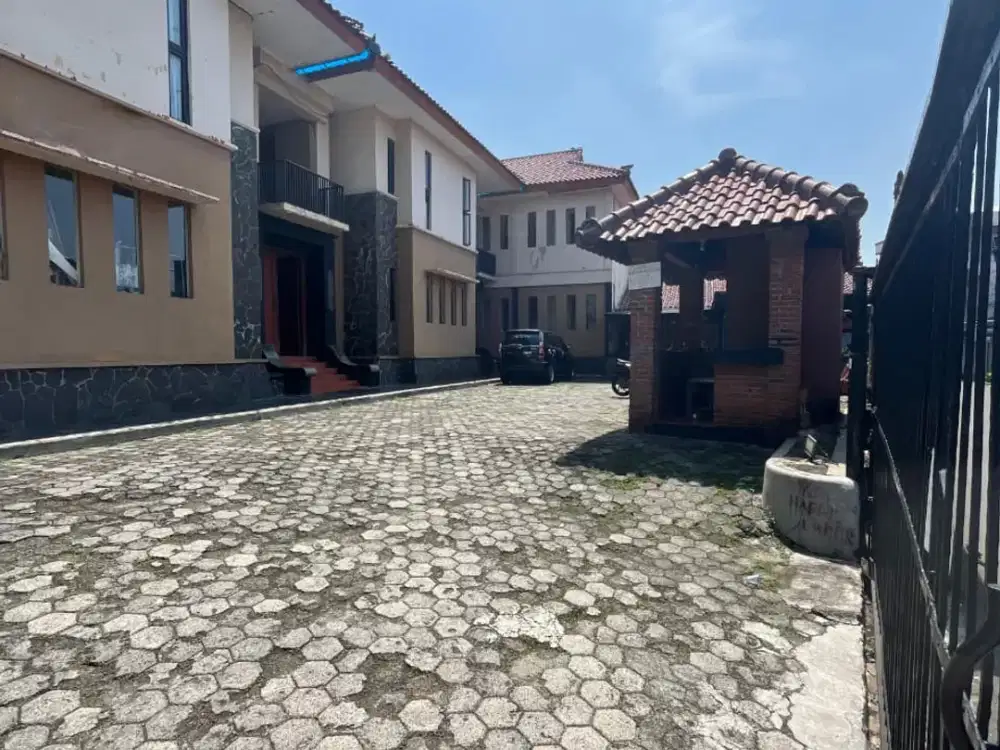 KOST PUTRI PONDOK CINA DEPOK PARKIRAN LUAS 86 KAMAR