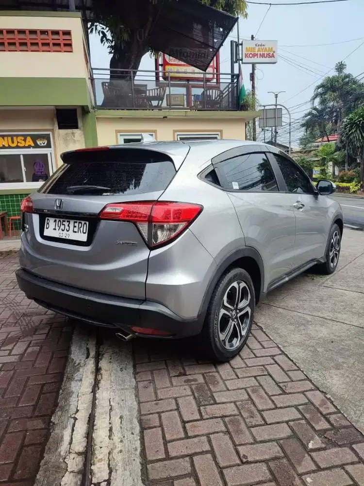 Honda HRV E plus tahun 2019 nik 18 Abu2 metalik jakarta