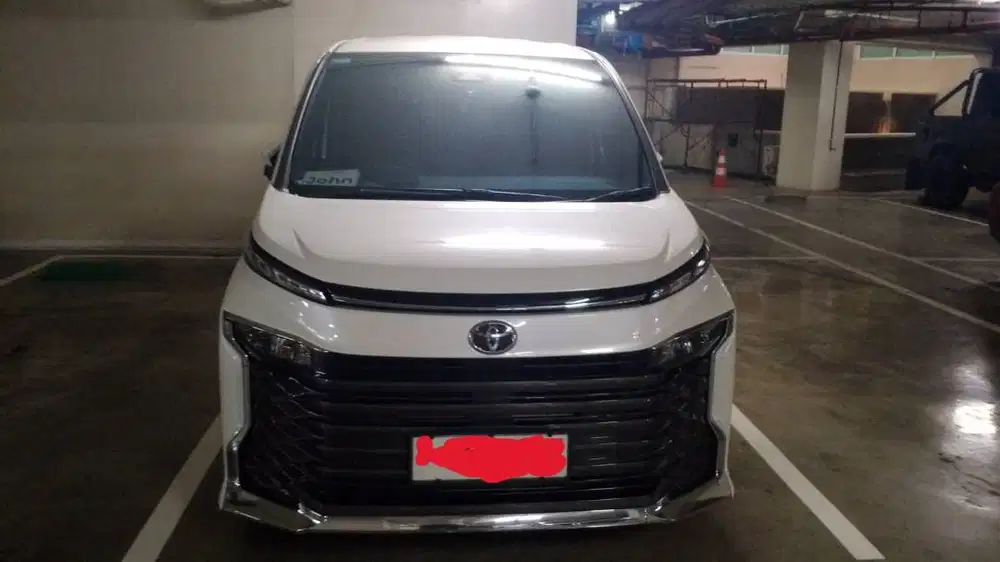 DIJUAL TOYOTA VOXY 2.0 CVT 2024