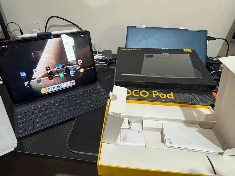 Pre loved Poco Pad + Keyboard + Universal stylus pen