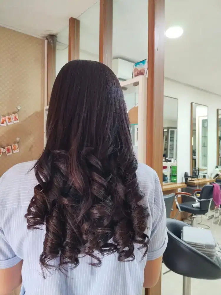 Terapis dan kasir salon