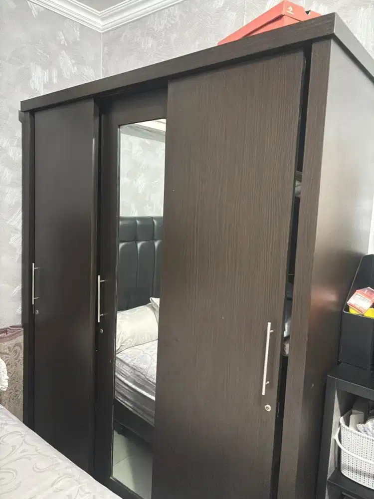 Lemari sleeding jual cepat