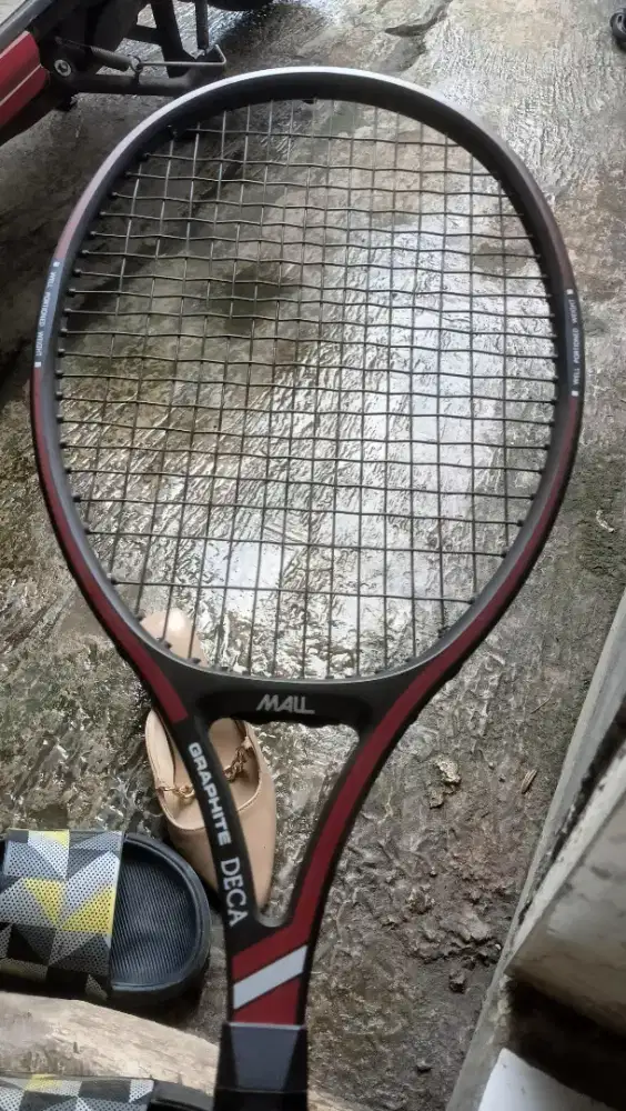 Raket tenis bekas seperti baru