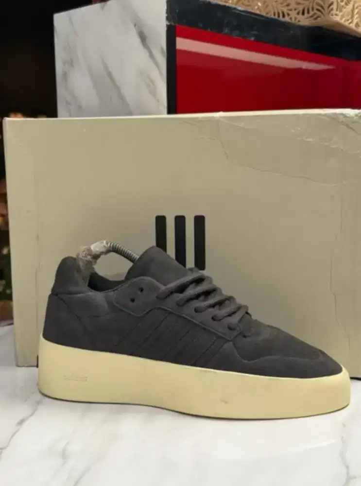 sepatu casual Adidas