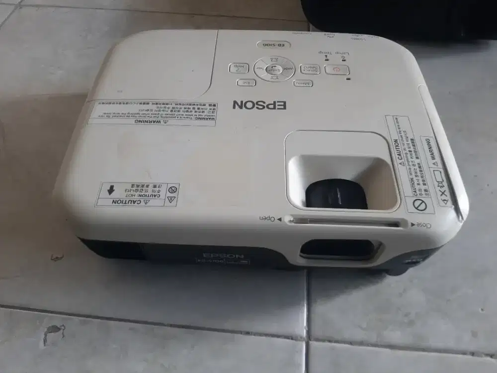 Projector proyektor epson eb s100 jos