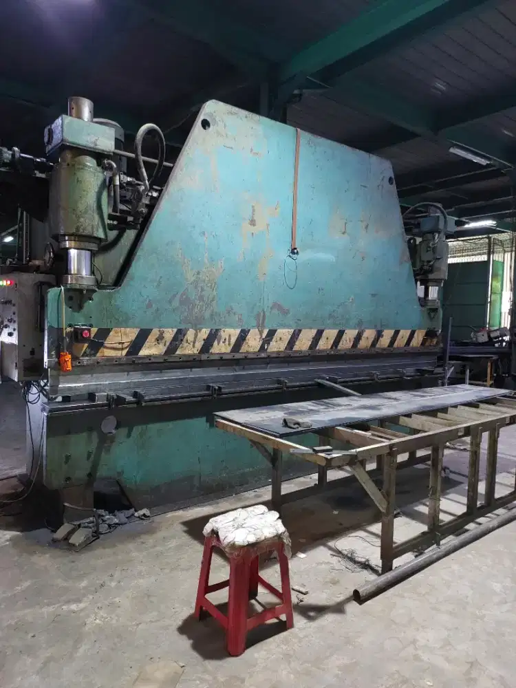 Dijual Mesin Bending 4mtr + Mesin Shearing 4mtr